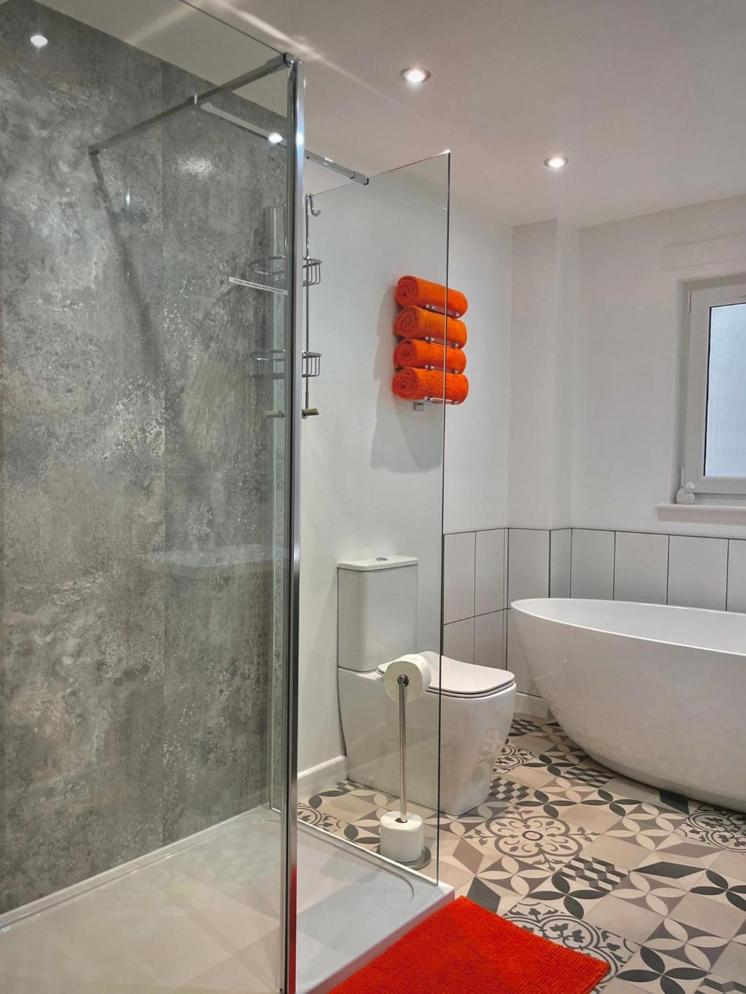 Bright 2-Bedroom Apartment With Parking In Монтроуз Екстериор снимка