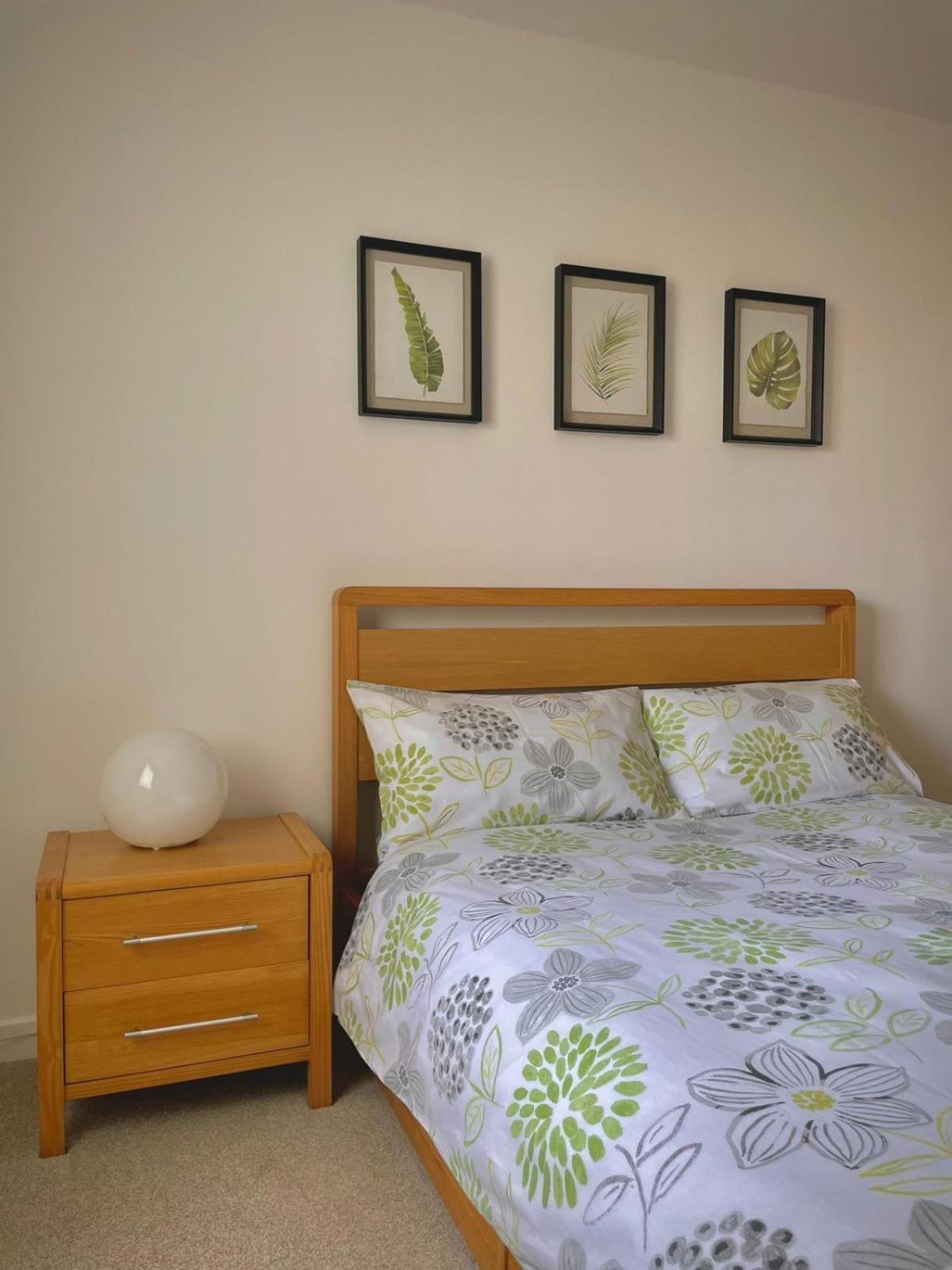 Bright 2-Bedroom Apartment With Parking In Монтроуз Екстериор снимка