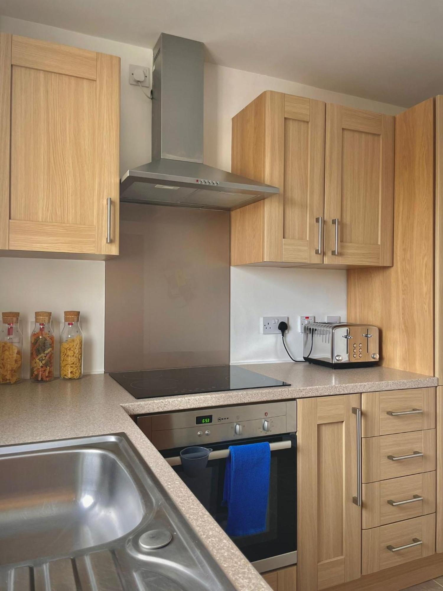 Bright 2-Bedroom Apartment With Parking In Монтроуз Екстериор снимка