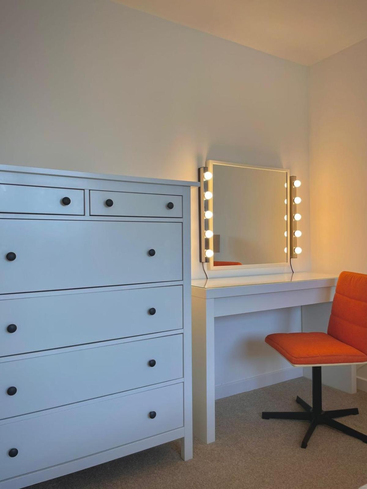 Bright 2-Bedroom Apartment With Parking In Монтроуз Екстериор снимка