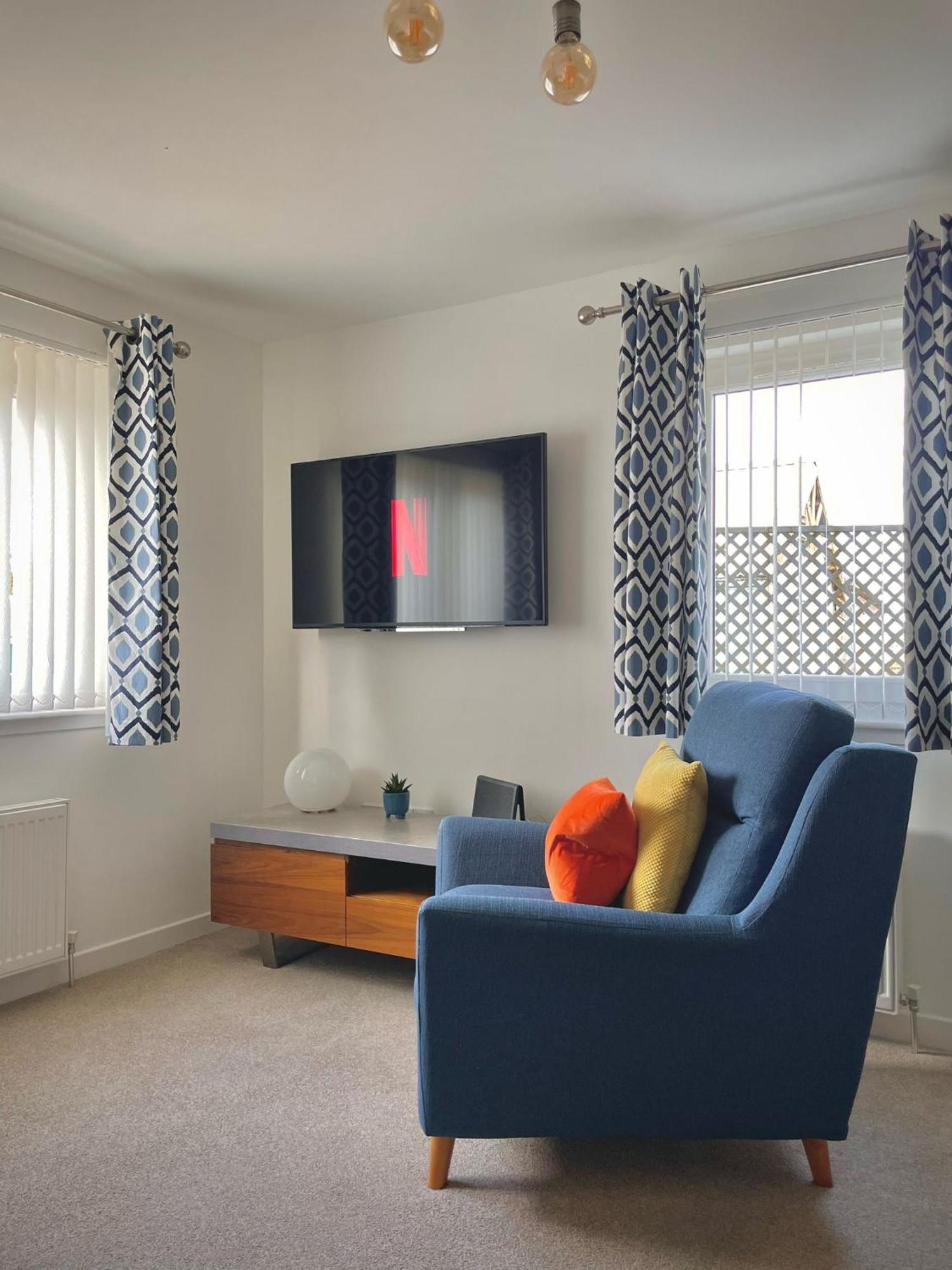Bright 2-Bedroom Apartment With Parking In Монтроуз Екстериор снимка