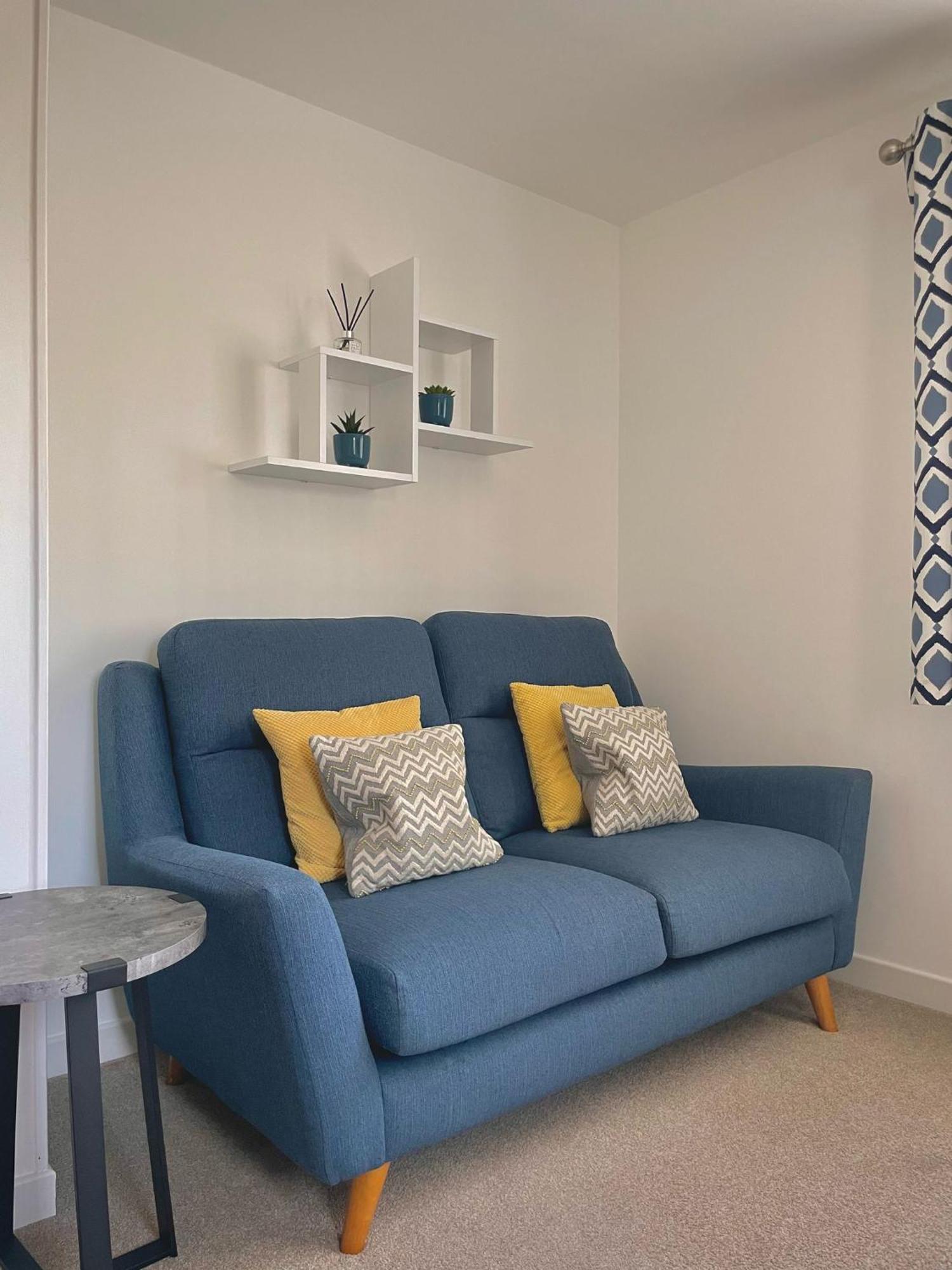 Bright 2-Bedroom Apartment With Parking In Монтроуз Екстериор снимка